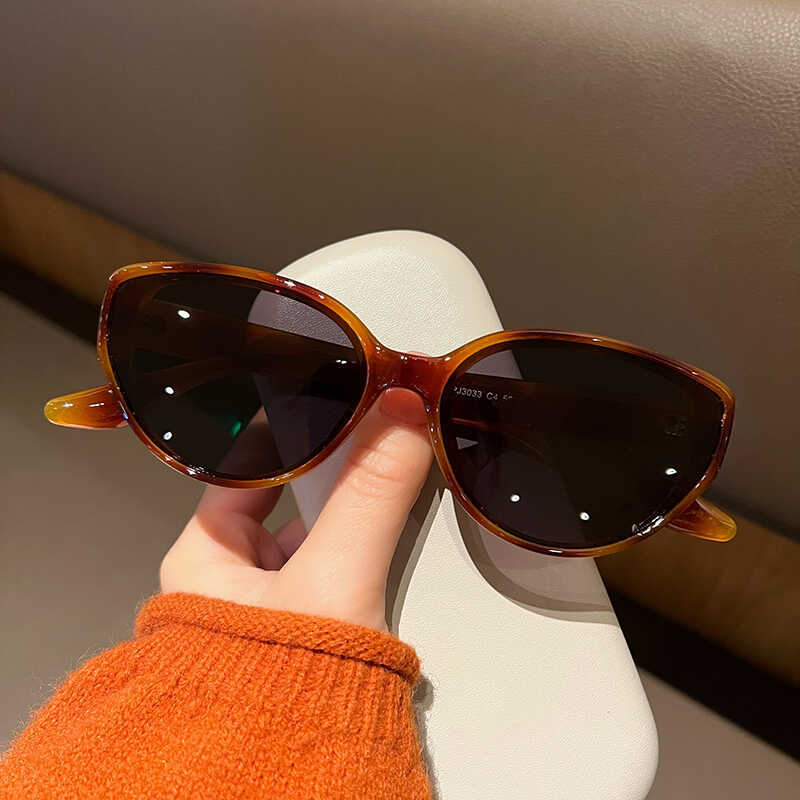 

Street photography cat s eye European and American sunglasses retro black polarized sunglasses women s advanced sense sunshade and UV protection tide