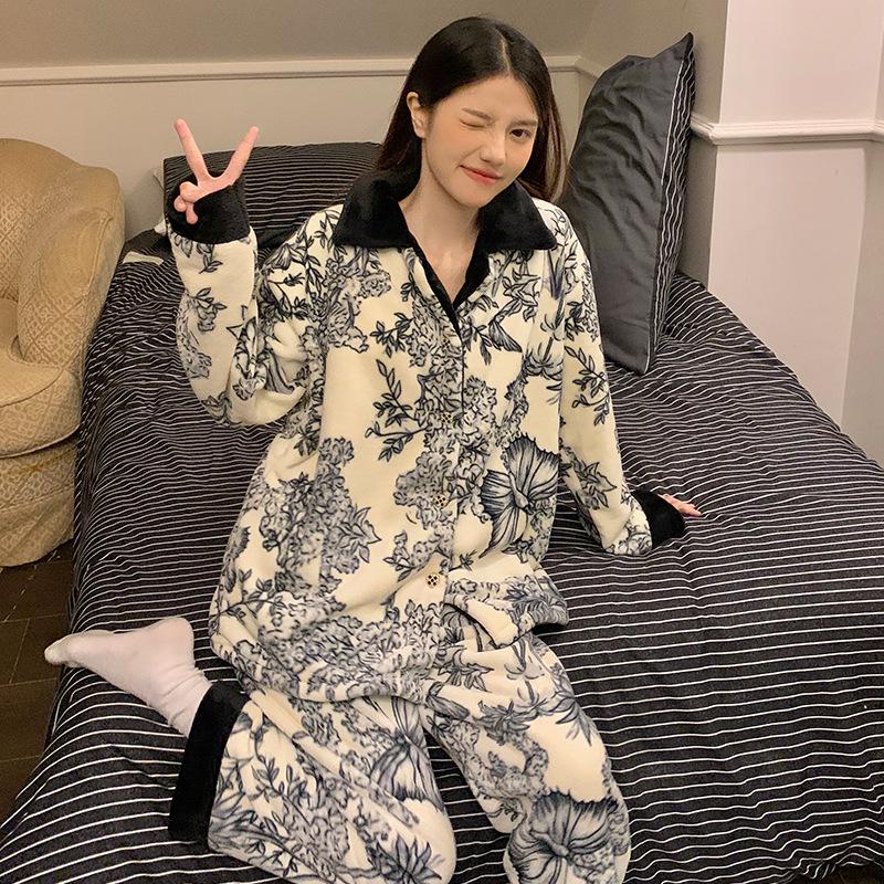 

Women s Flannel Cardigan Pajama Set - Autumn/Winter, Plus Size, Thickened, 260g, Lapel Collar, Home Wear. XL-2XL