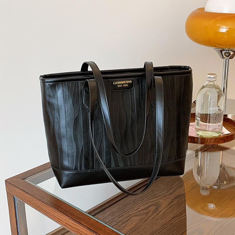 Elegant Pu Leather Large Capacity Tote Bag For Women Stylish Daily Handbag With Zipper Closure