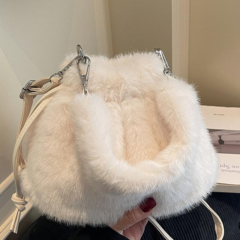 Jesienno-zimowa torebka z futra o wysokiej wartości, nowa modna pluszowa torebka, prosta torebka na ramię, torebka typu bucket