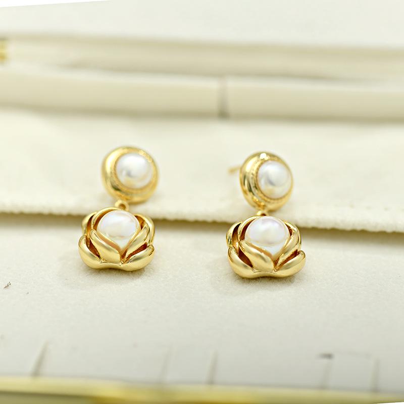 Korean Style Freshwater Pearl Camellia Earrings - Elegant, Lightweight, High-End Fashion