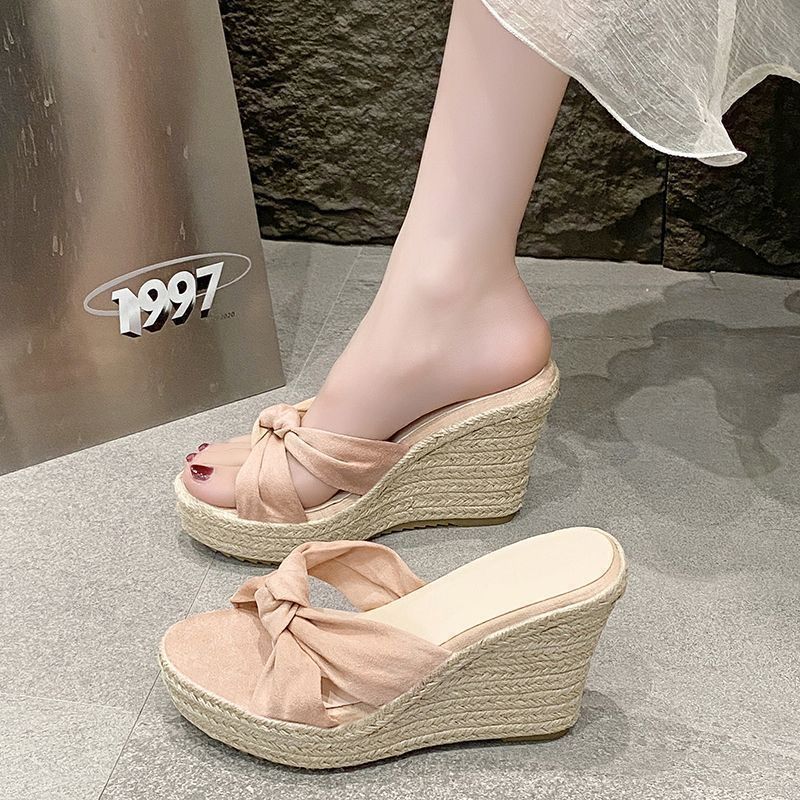 Ladies' Sponge Cake Wedge Sandals with Wide Feet, Retro Style, Summer Thick Sole, One Line Slippers, Waterproof Platform, Black High-heeled Sandals