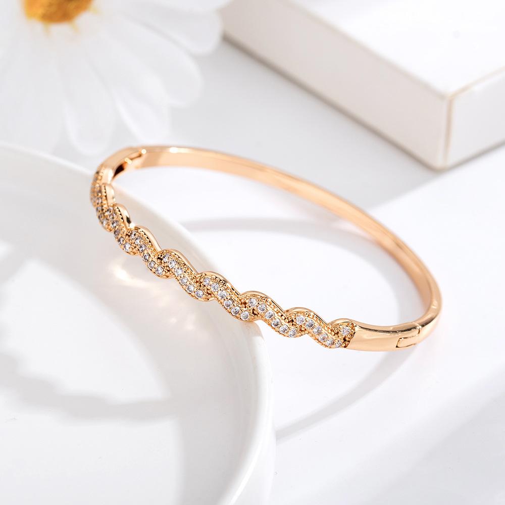 Seiko Wavy Pattern Women s Versatile Design Creative Unique Bracelet 17CM