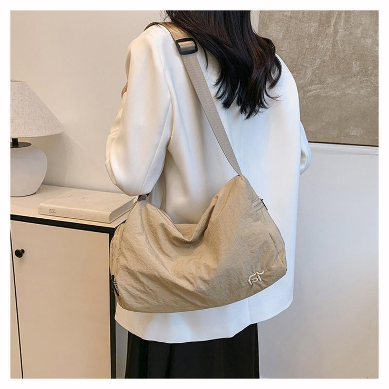 Men's and women's new versatile fashion leisure daily go out portable multi-functional storage travel bag shoulder bag