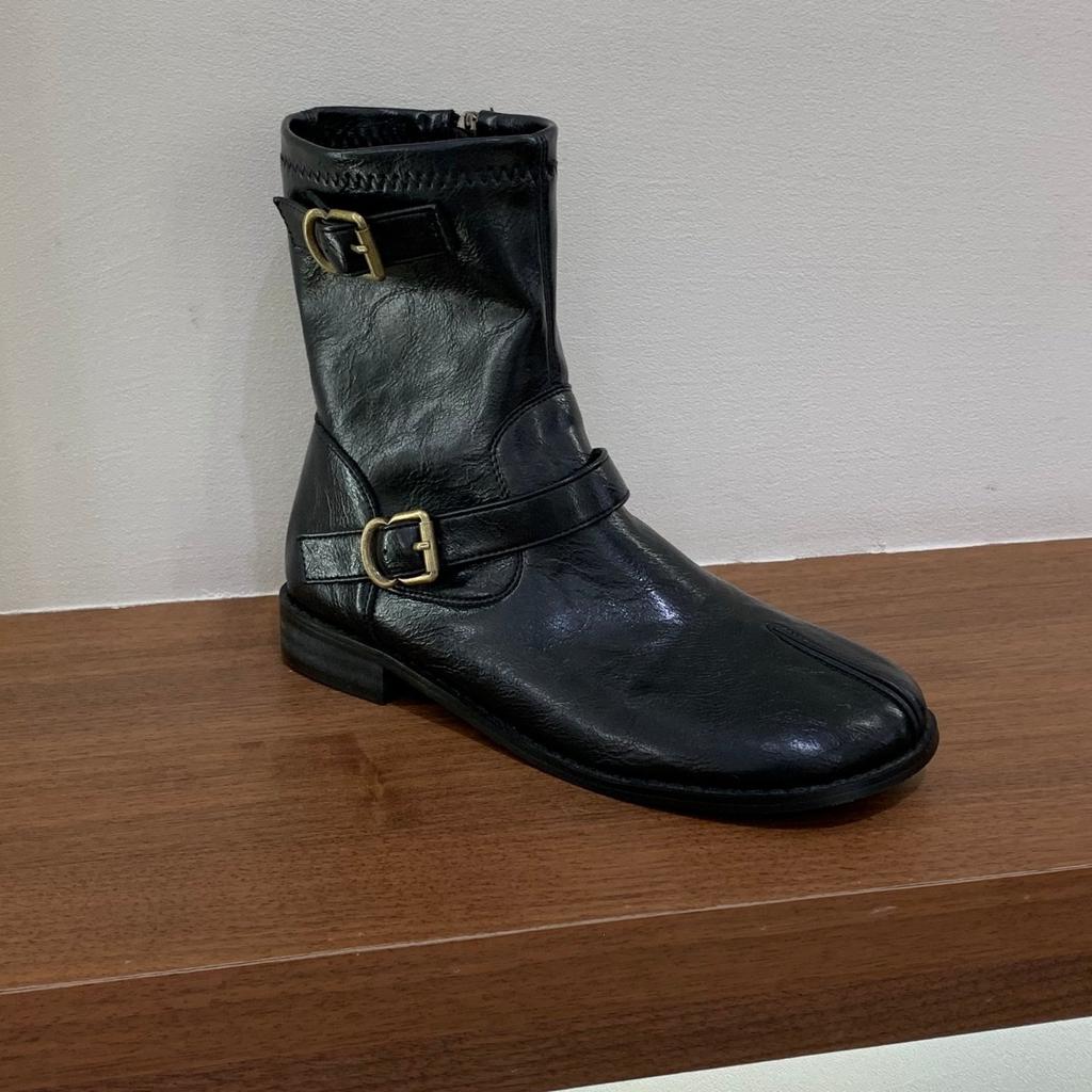 Retro British style belt buckle Martin boots autumn and winter new niche fake split-toed thin short boots