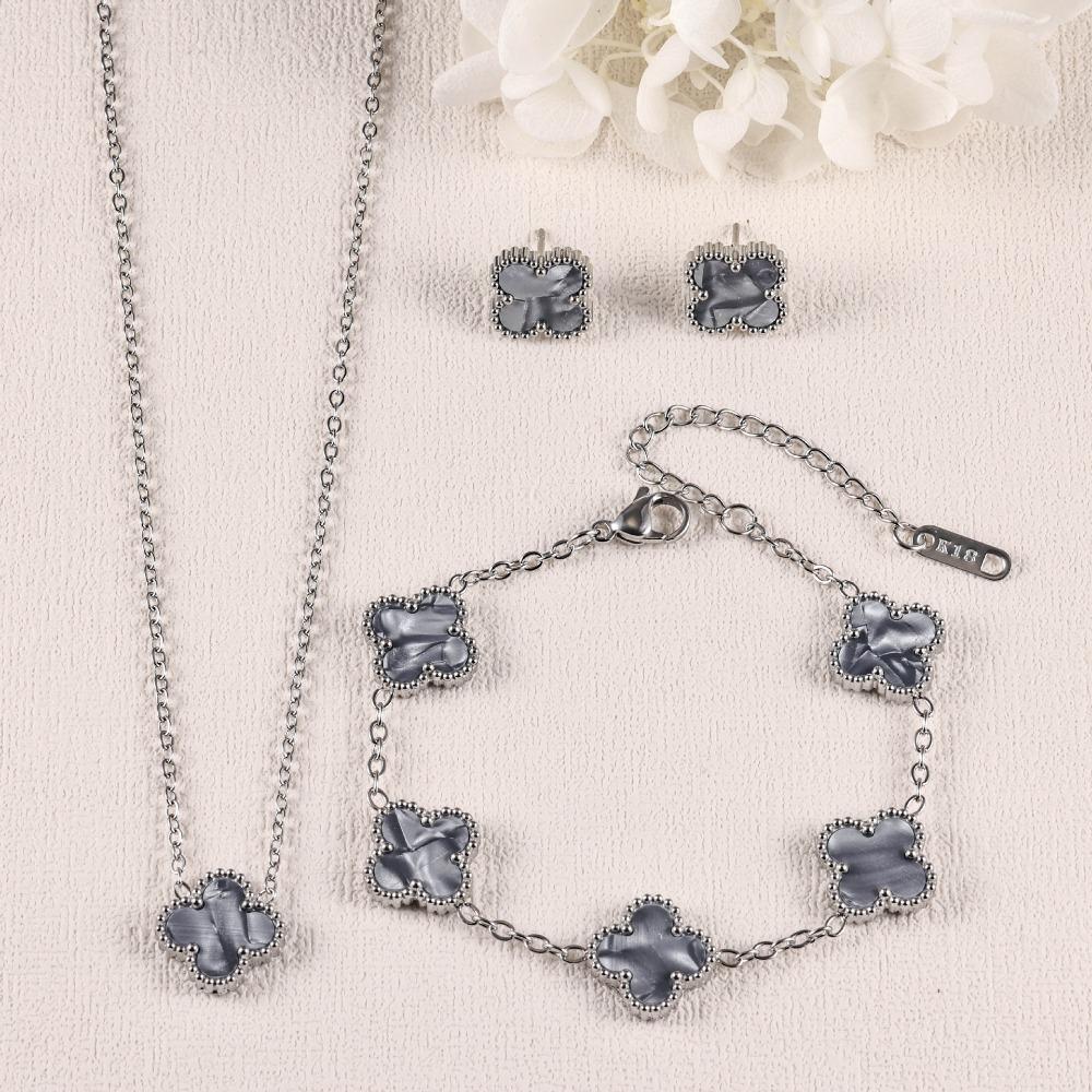 Four-leaf Clover Three-piece Necklace Bracelet and Earring Set - A Luxurious and Colorful Fashion Accessory Set