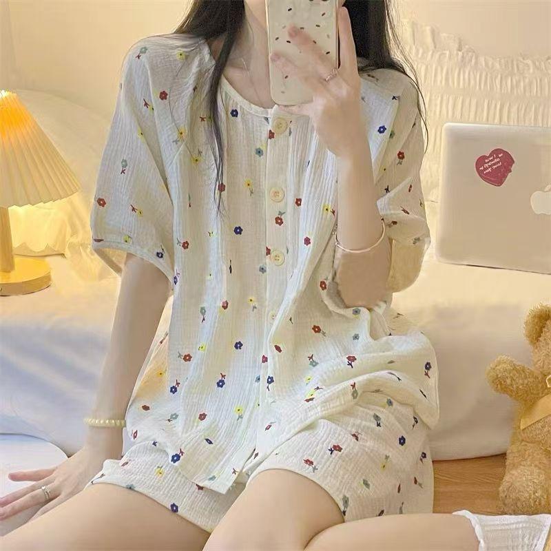 

Korean sweet and simple three-color flower ins pajamas women s summer new short-sleeved thin loose loungewear two-piece set s [recommended weight 35-40kg ]