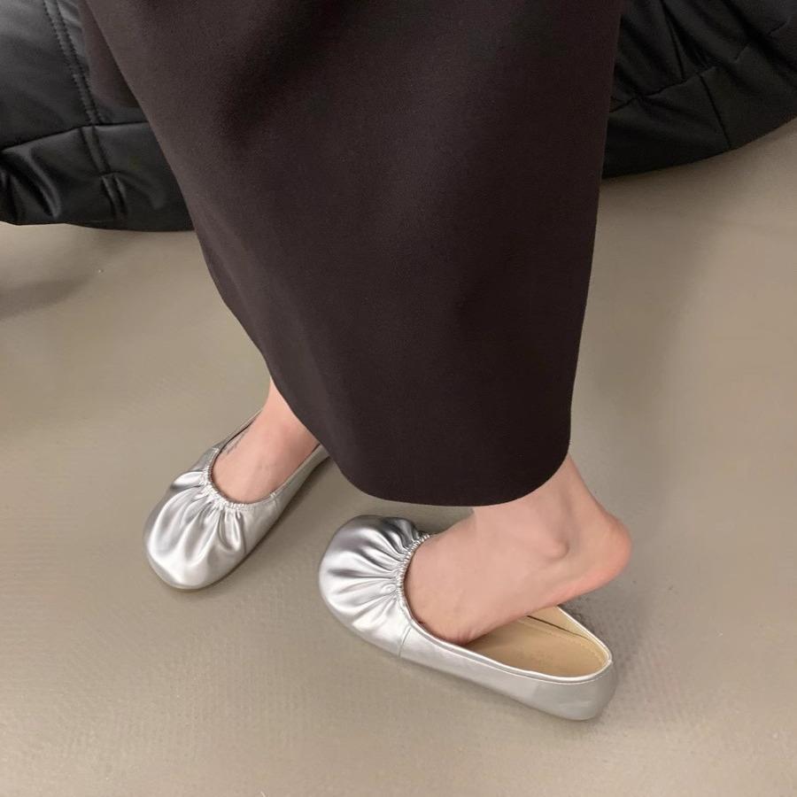 Retro pleated round head shallow mouth single shoes women's summer 2025 new gentle matching skirt flat-bottomed Doudou grandma shoes