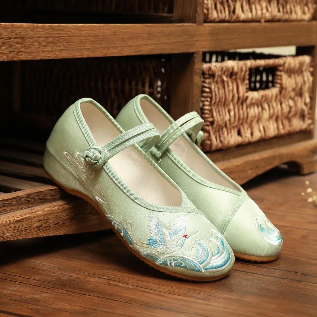 sapatos femininas women fashion sweet light weight chinese embroidery buckle strap flat shoes lady casual dance shoes ga296