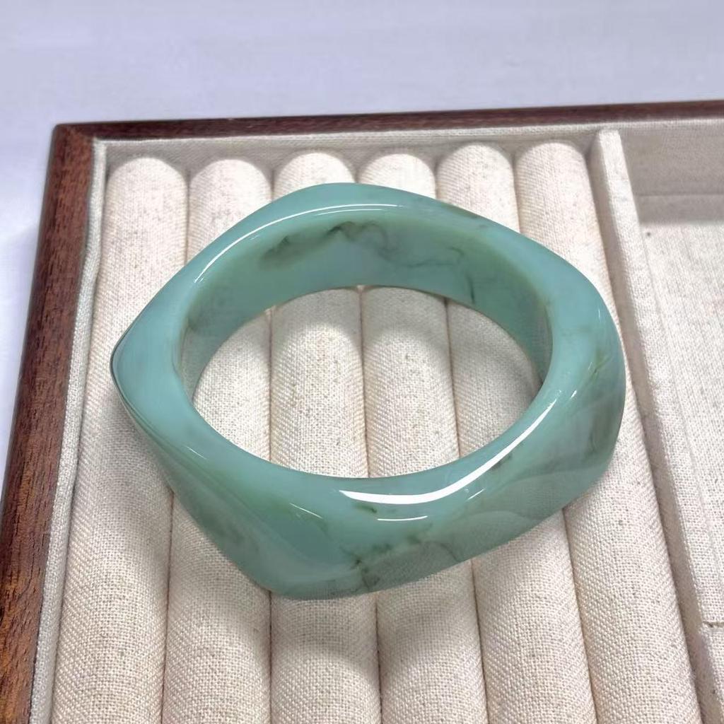 Retro Macaron Color Bangle: Stylish Women's Fashion Bracelet with Unique Niche Design