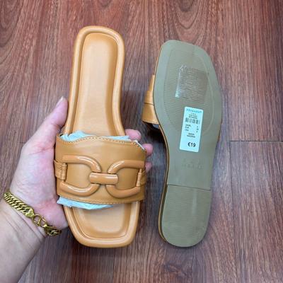 Moda Verão 2024 Sapatos Bico Quadrado Fundo Plano Chinelos Externos para Mulheres Confortáveis Casuais Sandálias de Praia para Senhoras