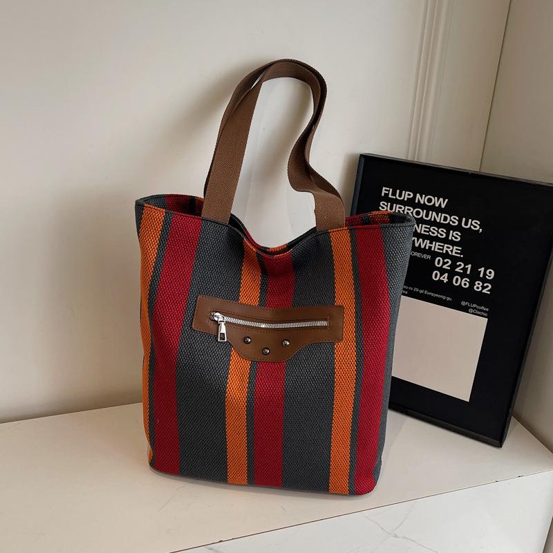 

Новая корейская версия полосатой сумки-тоут модная и универсальная, большой вместимости. красный