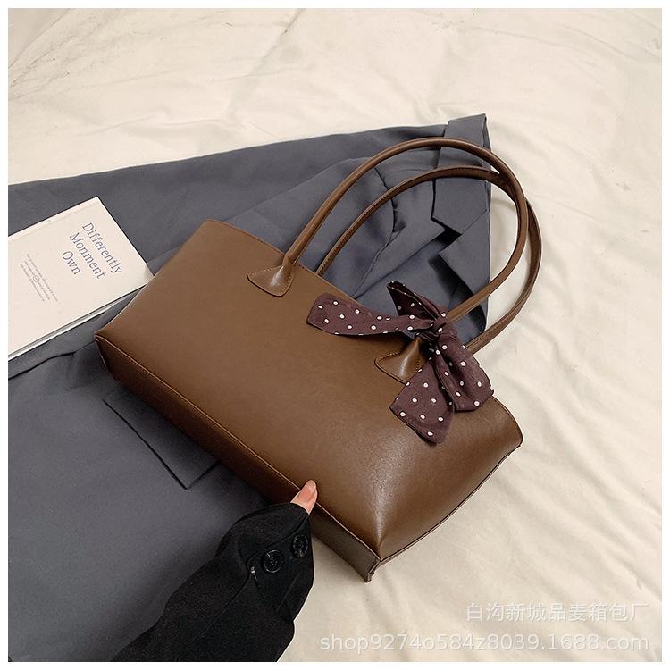 

Niche autumn and winter explosion, foreign style, advanced sense, simple commuting, large-capacity bags, women s commuting style, single shoulder