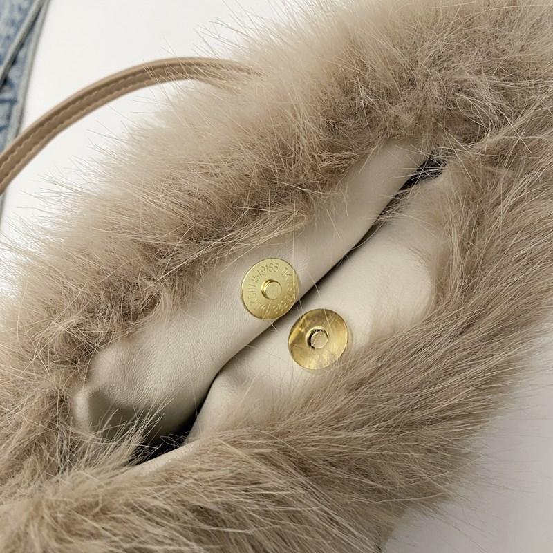 Furry Purse Winter Fluffy Bags for Women Fuzzy Tote Bag Faux Fur Purses Fluffy Shoulder Tote Bag Crossbody Handbag Top-Handle Fluffy Hobo Bags