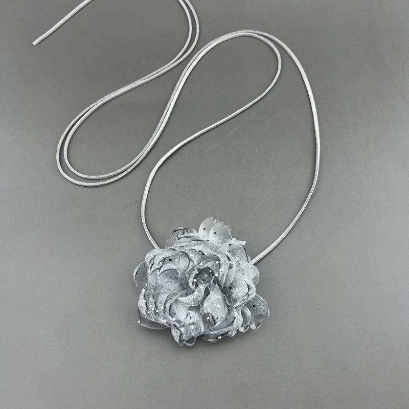 Stylish Rose Blossom Necklace Simulation Flower Neckchain Women Girls Collarbone Chain Eye Catching Choker Accessory