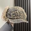 Chapeau de baseball chaud à imprimé léopard, à petit bord, chapeaux bomber en velours côtelé, chapeau épais en velours avec protection auditive pour femmes