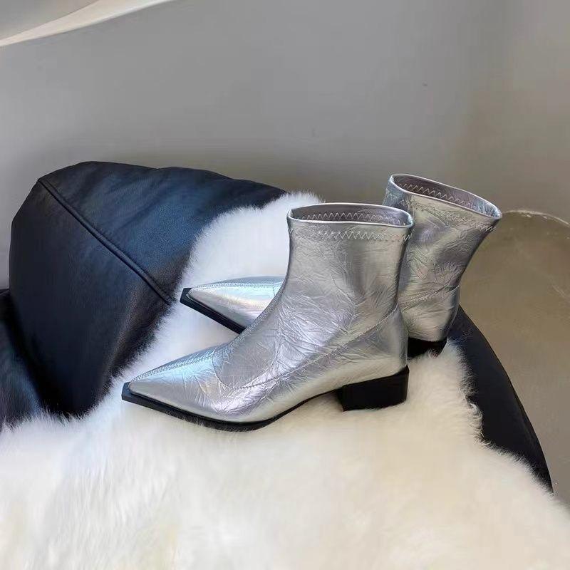2025 new Internet celebrity popular temperament brown short tube non-slip small bare boots British style retro pointed short boots children
