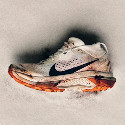 Nike Wmns ZoomX ACG Zegama  Summit White Safety Orange Black  37.5