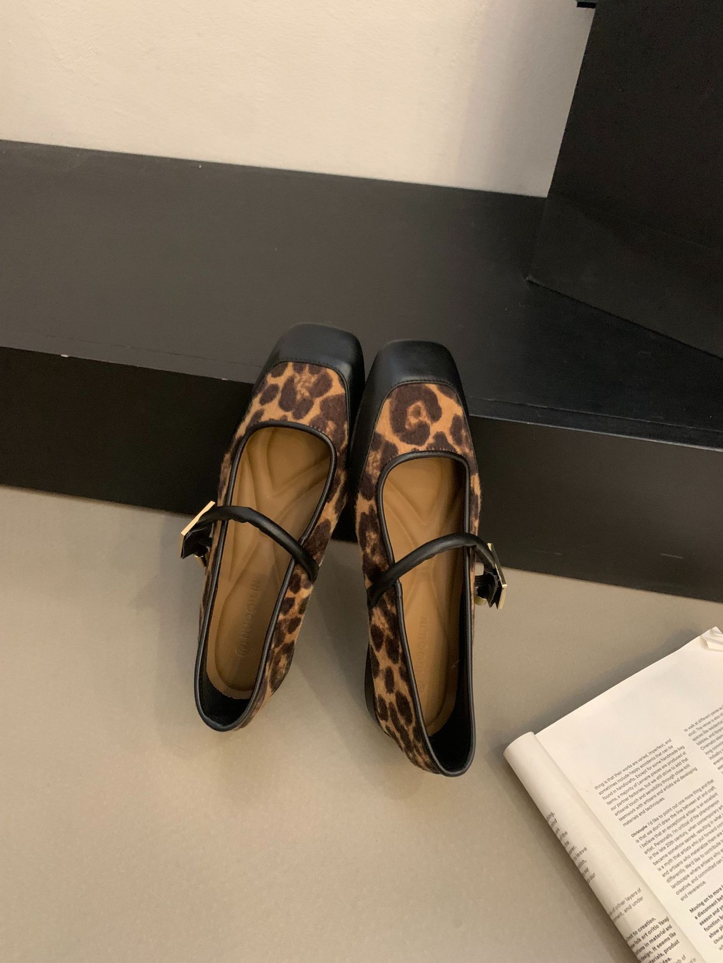 

Французский темперамент квадратная голова низкий каблук туфли Мэри Джейн женские весенние металлические ретро вечерние ветреные одинарные туфли 37