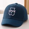 Einfache und süße Baseballkappe in Teddybär-Form mit Hohlprofil und gesticktem LOVE für Kinder, geeignet für tägliche Ausflüge.