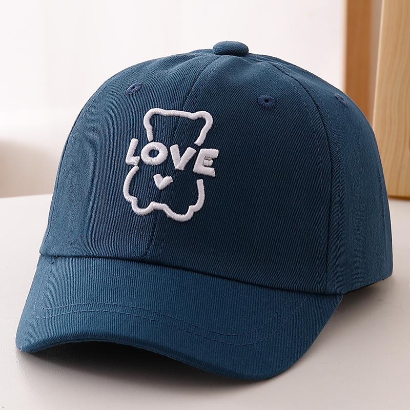 Einfache und süße Baseballkappe in Teddybär-Form mit Hohlprofil und gesticktem LOVE für Kinder, geeignet für tägliche Ausflüge.