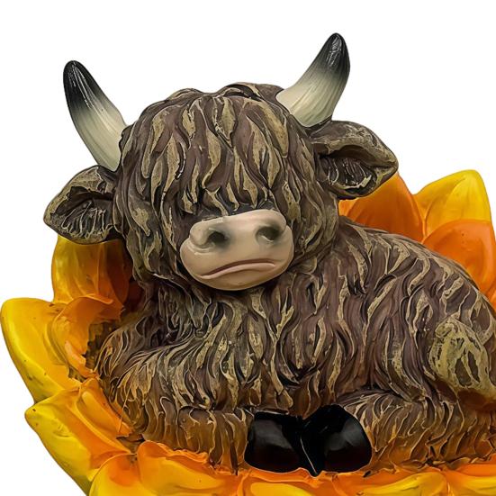 Flower Highland Cow Figurine Cute Spring Highland Cow Statue in Flower Base Resin Farmhouse Desk Decoration for Home Garden Kitchen Office
