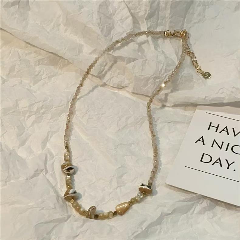Retro stone shell champagne beaded necklace female versatile high-end sense niche design sense small fragrant style collarbone chain