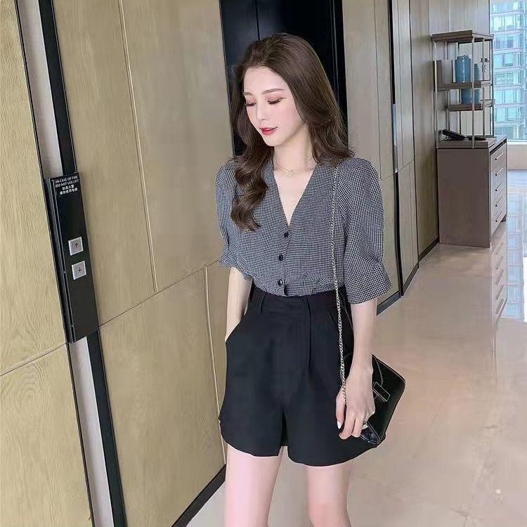 

Hepburn Style V-neck Plaid Top & High-waist Wide-leg Shorts Women s Summer Set Small 80-95