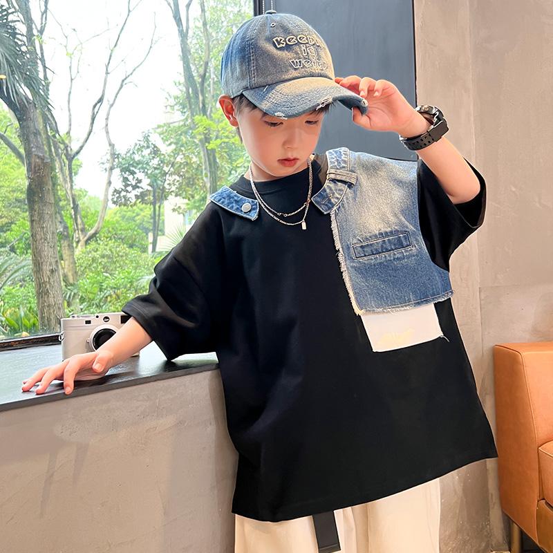 Boys' summer clothes short sleeved T-shirt 2026 new children's summer top, mid size children's summer style, cool and trendy, explosive street trend