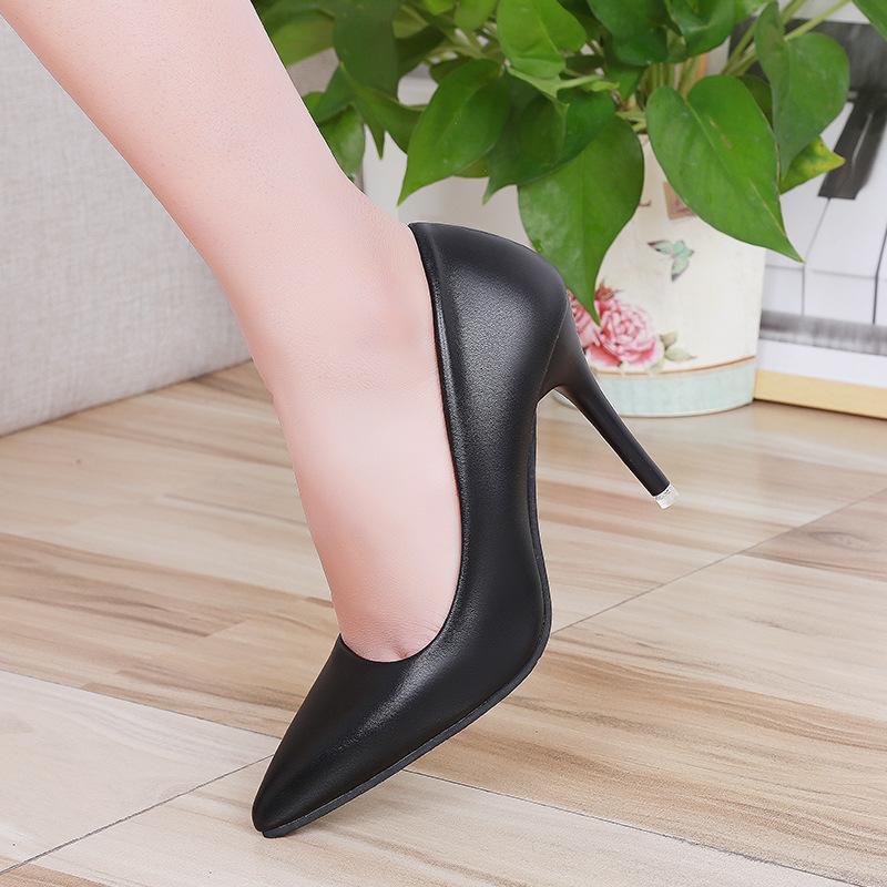 High heels women's 2025 spring, summer and autumn new stiletto design sense niche temperament socialite French black pointed single shoes