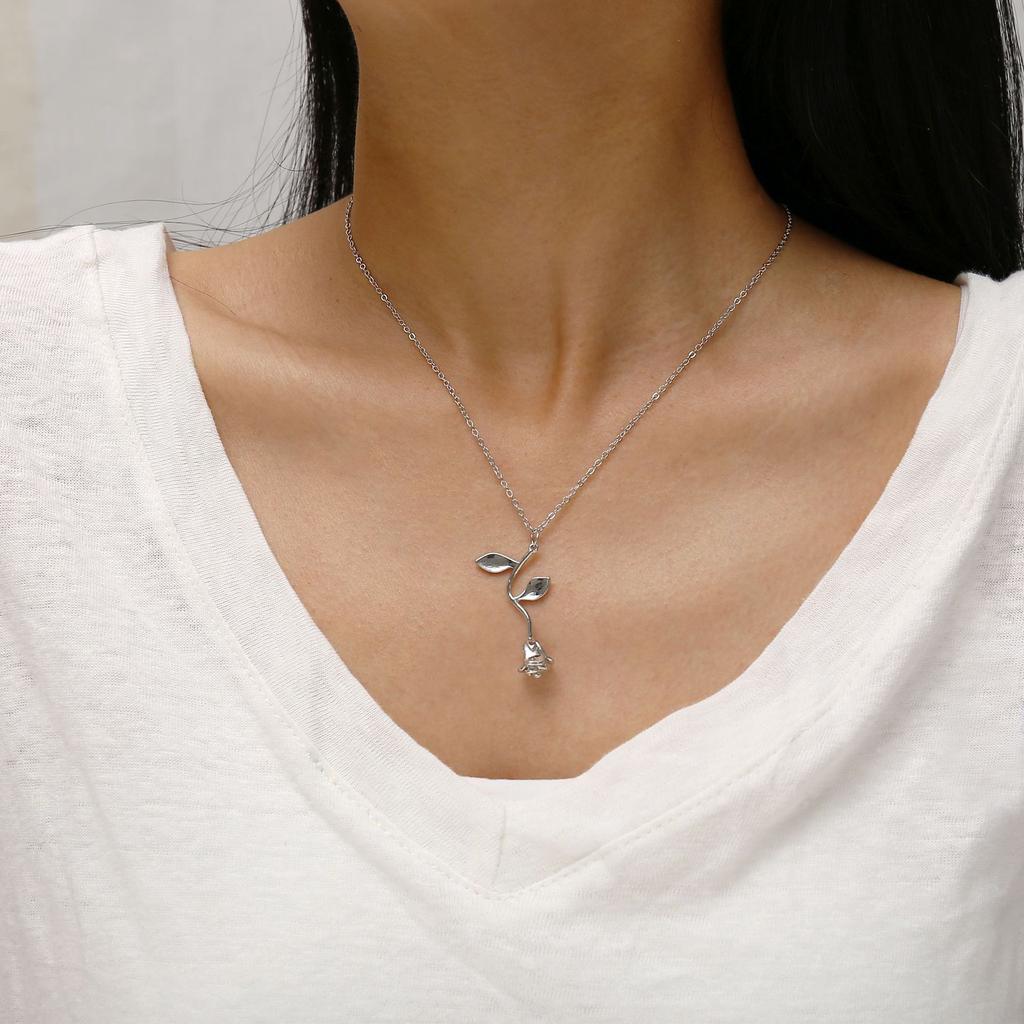 1 Pcs Romantic Metal Tricolor Plating Rose Pendant Necklace Ladies Fashion Jewelry Anniversary Girl Necklace Gift ZPG