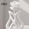 Platzsparende Schreibtischdekoration 3D-gedruckte Rosen-Skulptur, Hohlvase Blumenkunst-Figur mit matter Oberfläche, Künstlerische Blumenskulptur Minimalistisch