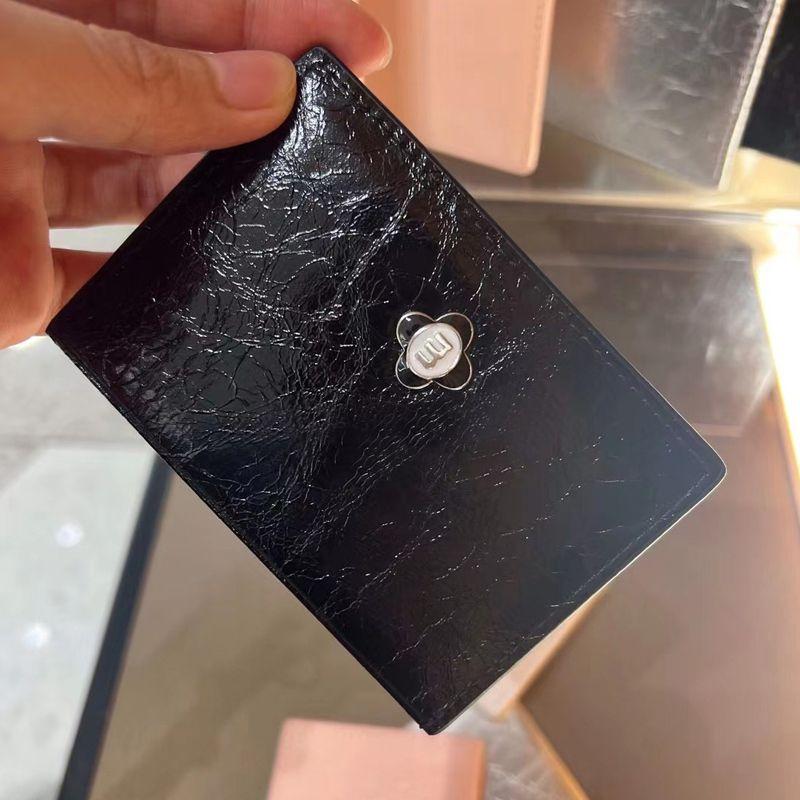 

South Korea Niche Style Brand Minitmute Passport Case Genuine Leather Card Holder Quanxiu Lin Same Mini Bag Black Card Wax Leather Head Layer Cowhide