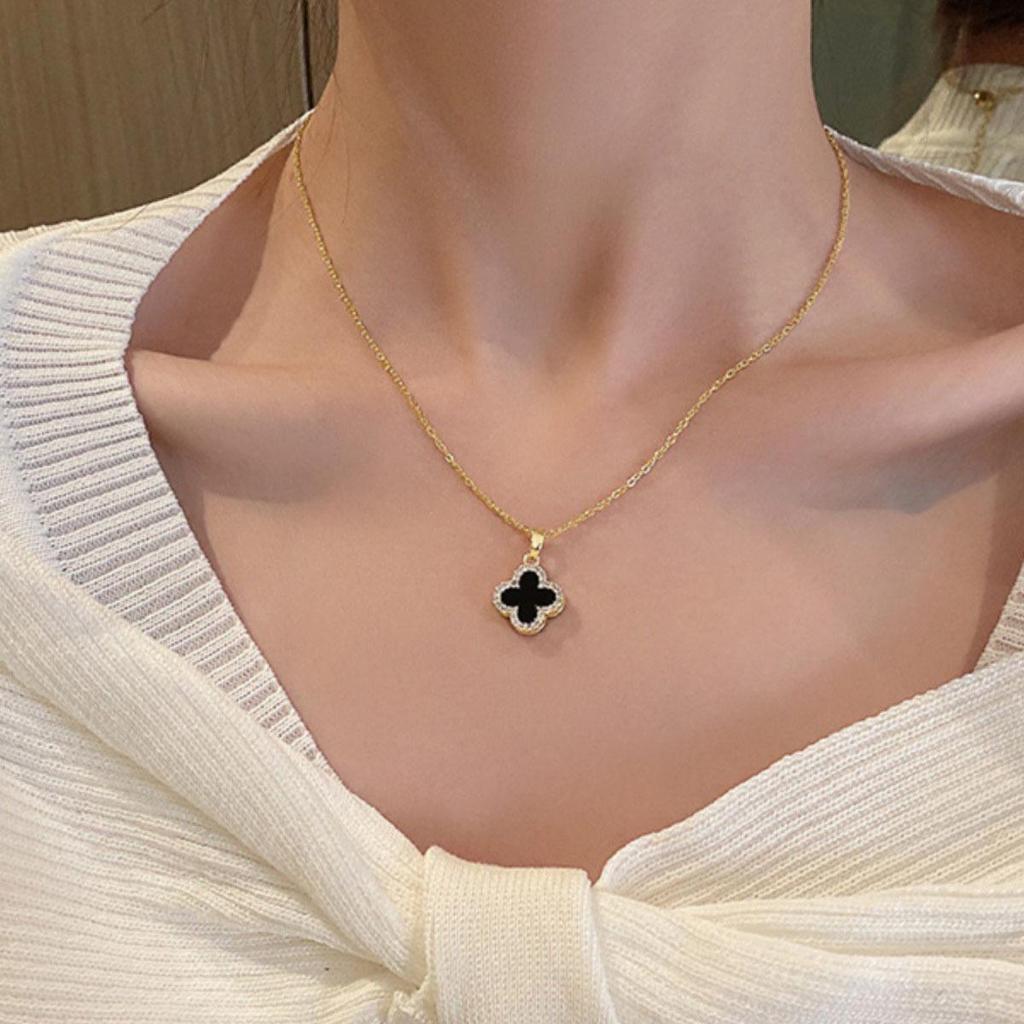 Colar longo com pingente de folha de grama de verão feminino, corrente feminina de aço de titânio, colar leve de luxo simples e versátil