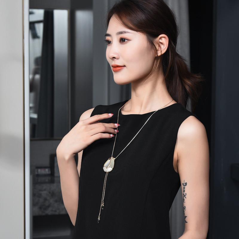 Tulip Floral Gorgeous Necklace With Cat Eye Stone And Snake Chain Perfect For Autumn Fashion