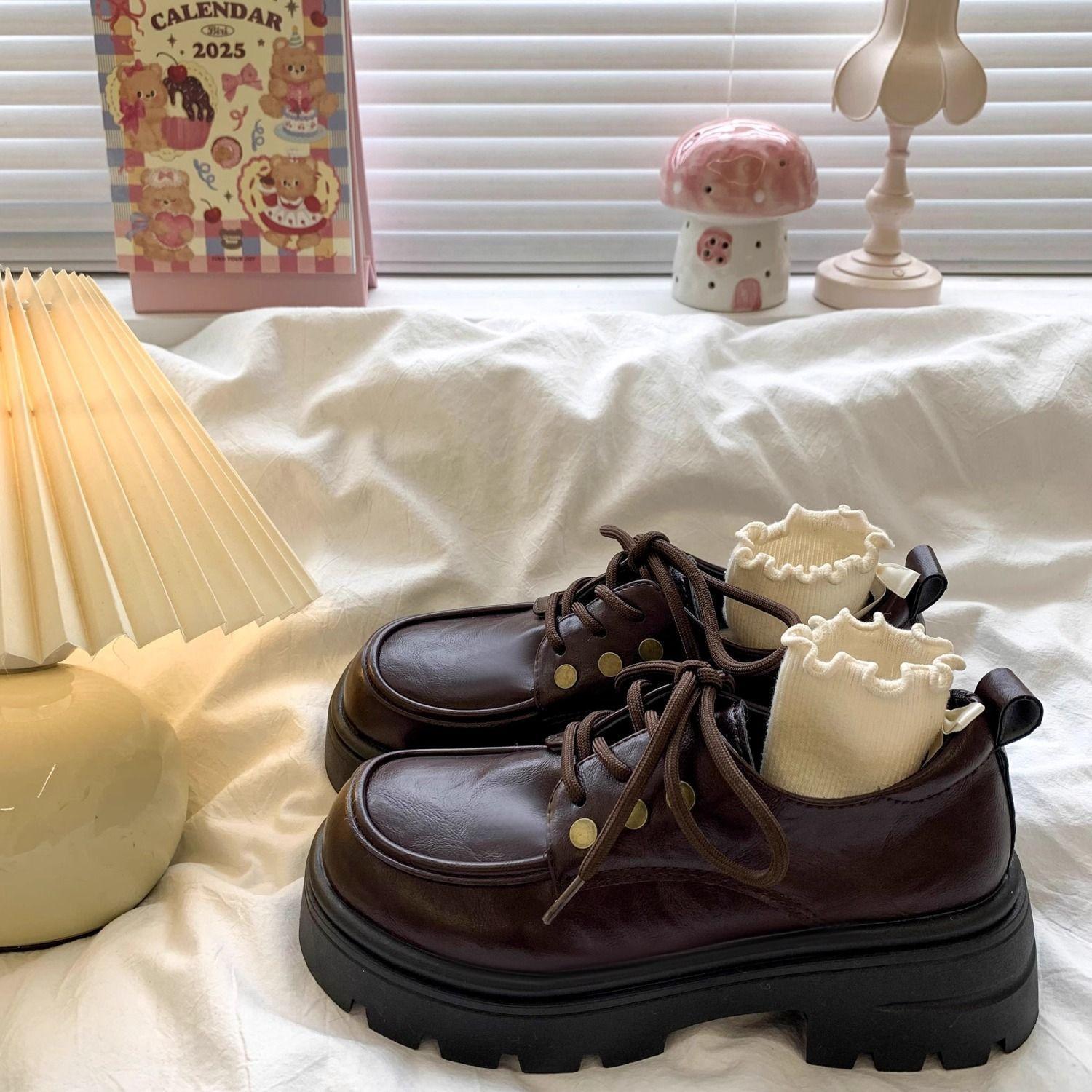 

2025Женская обувь Британский стиль Маленькие кожаные туфли Круглый носок Толстая подошва Туфли Мэри Джейн Женская повседневная одинарная обувь Лоферы на шнуровке 40