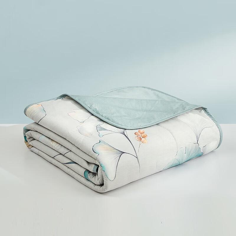 LUOLAI Breathable Polyester All-Season Quilt
