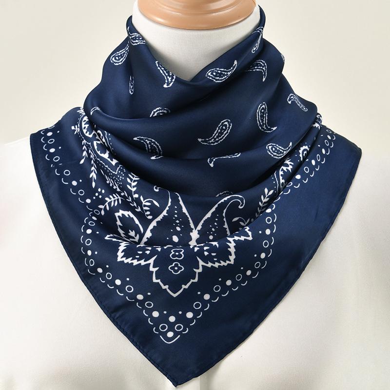 Foulard carré à imprimé cachemire pour femmes, un foulard tendance multifonctionnel, un article polyvalent pour les déplacements quotidiens et les loisirs des femmes.