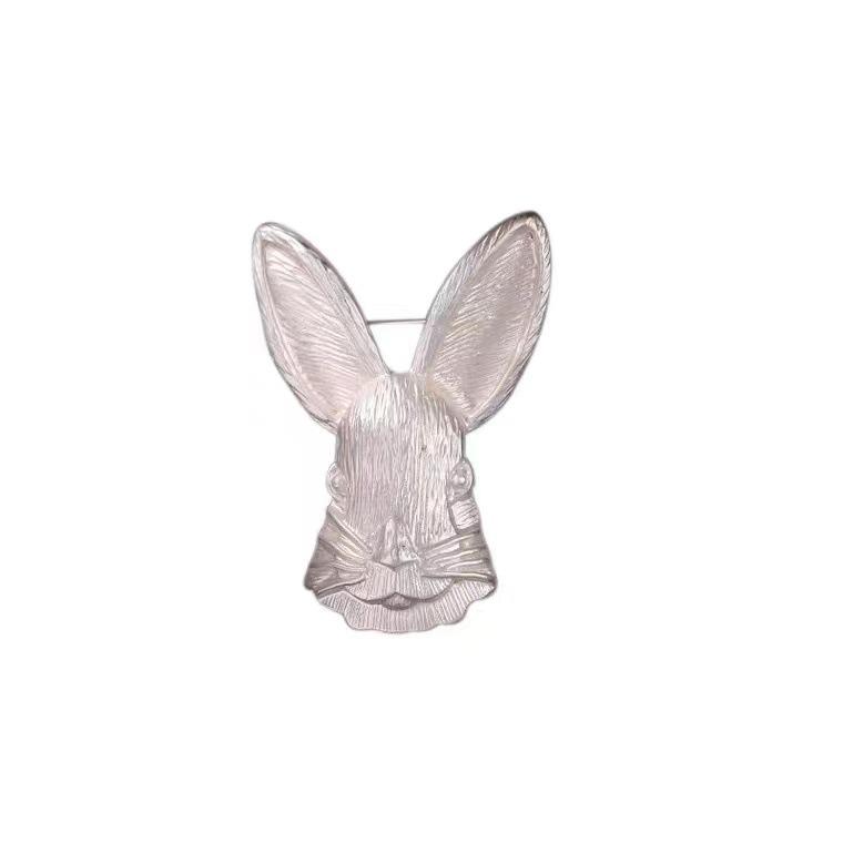 

Vintage matte gold rabbit brooch big ears three-dimensional rabbit pin women s cardigan sweater shawl buckle corsage accessories