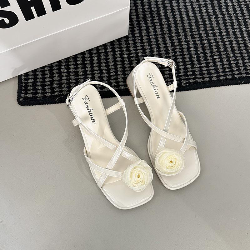 Camellia fairy wind cover toe thick heel temperament sandals summer 2025 new vacation versatile strap Roman shoes