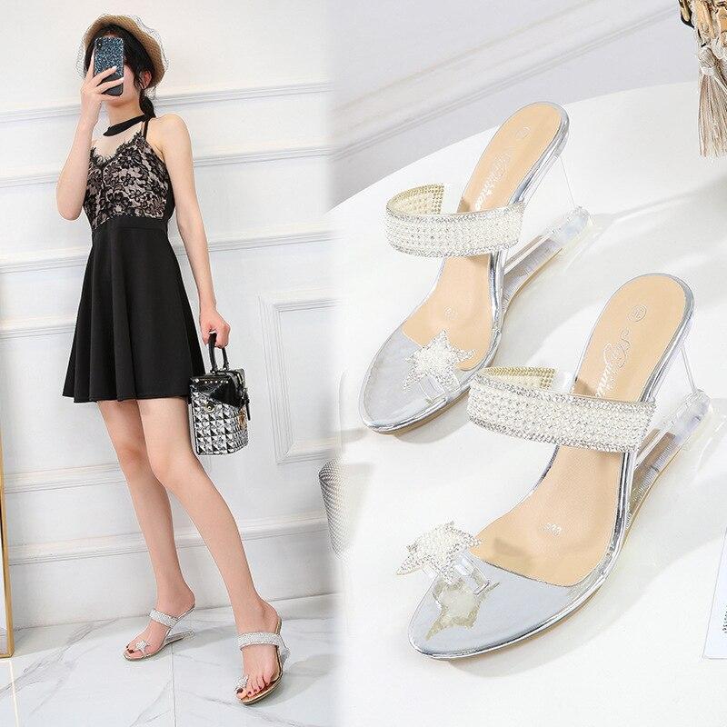 Pearl Clip Foot Slope Heel Dámské Léto Nové Sexy Crystal Transparentní Vysoké podpatky Skleněné drahokamy 1098 Series 6cm LFD