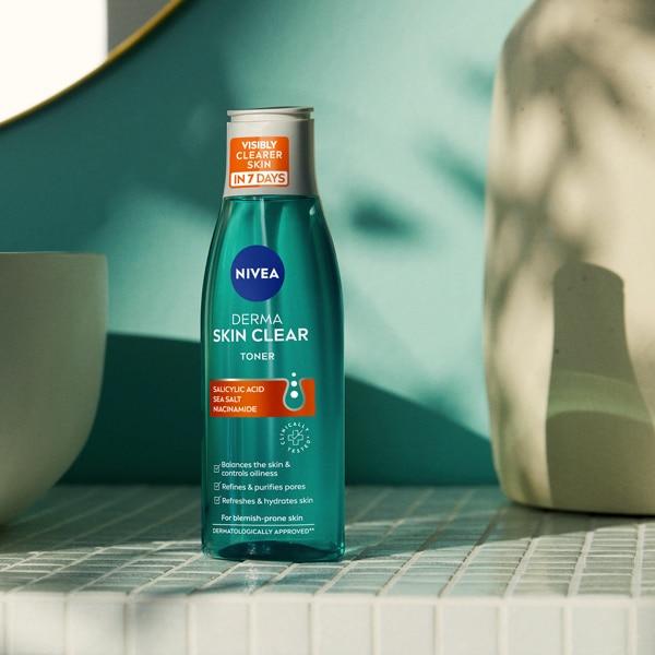 NIVEA Derma Skin Clear Toning Lotion 200 ml, Oil Control, Pore Minimizer, Anti-Blemish, For Men & Women