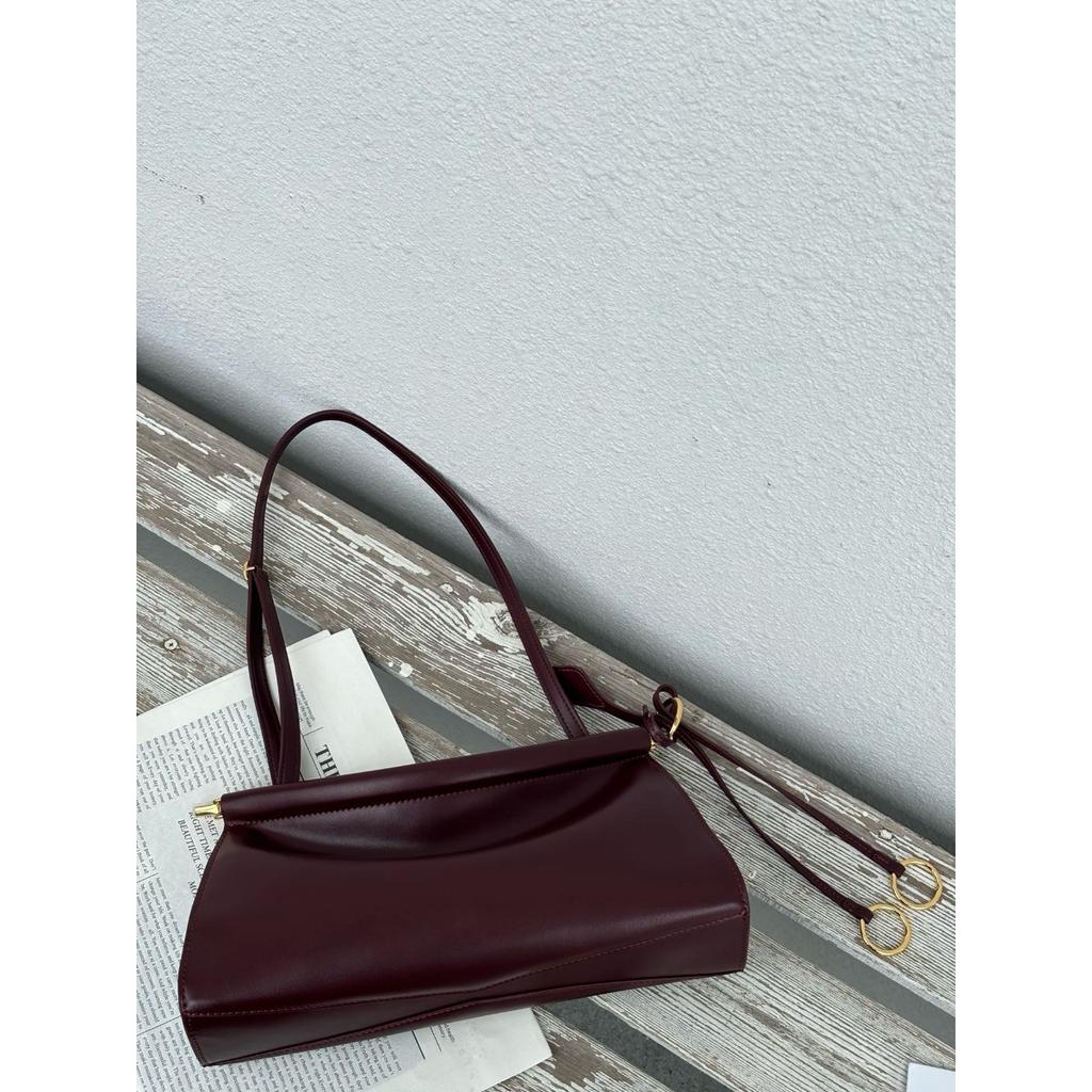 2025 neue Sommer- und Herbst-Clip-Tasche Französische Nischen-Leder-Schulter-Unterarmtasche Leder Retro-Mode Baguette-Tasche Damen