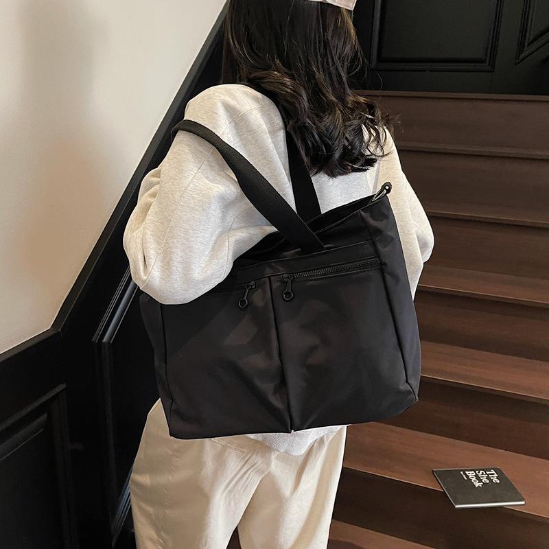 New Lightweight Portable Women's Daily Commuting Large-capacity Solid Color Shoulder Messenger Bag