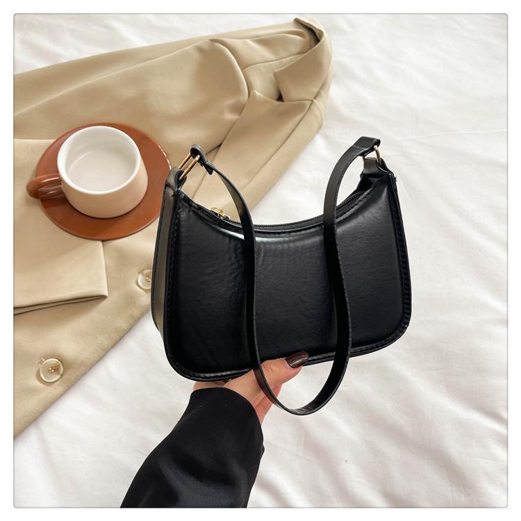 2024 Versatile Textured Casual Bag: Fresh, Simple, Solid Color Shoulder Bag for Autumn/Winter Fashion