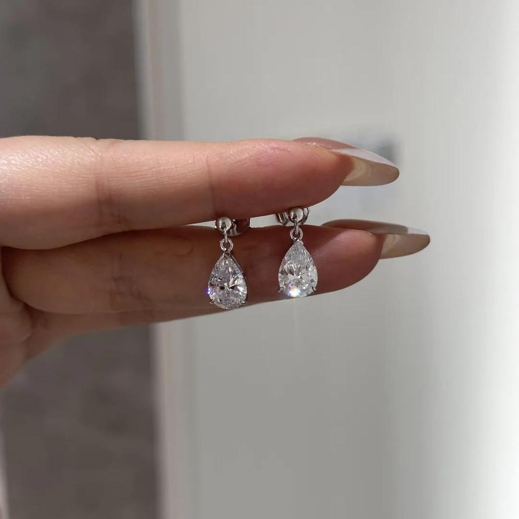 2026 New Light Luxury Exquisite High-end Design Water Drop Drill Ear Hole Earrings Temperament Earrings Cochlear Nails for Women