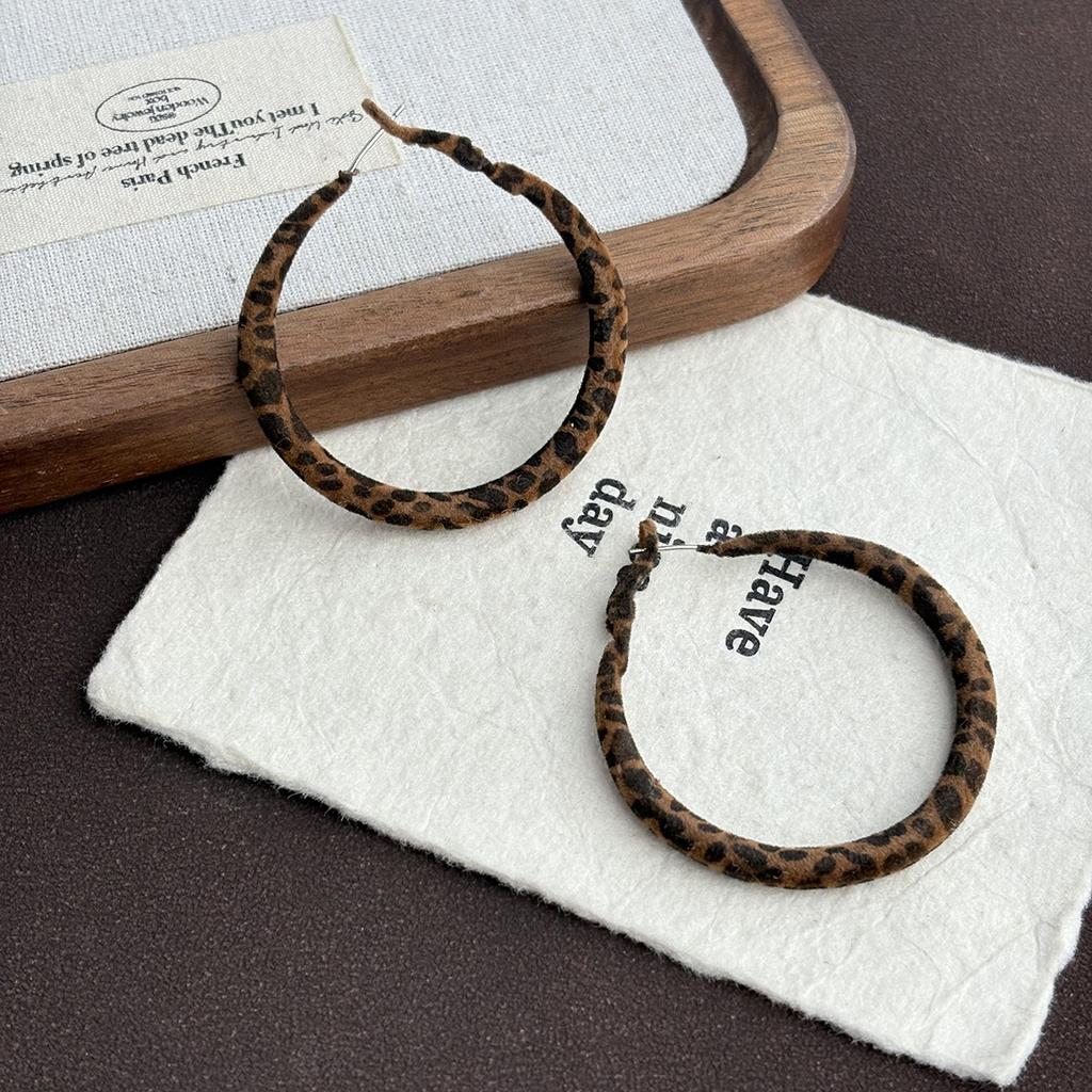 Hong Kong Style Retro Leopard Print Circle Large Earrings Women's Silver Needle Flocking Explosion Earrings Exaggerated Old Money Wind Autumn