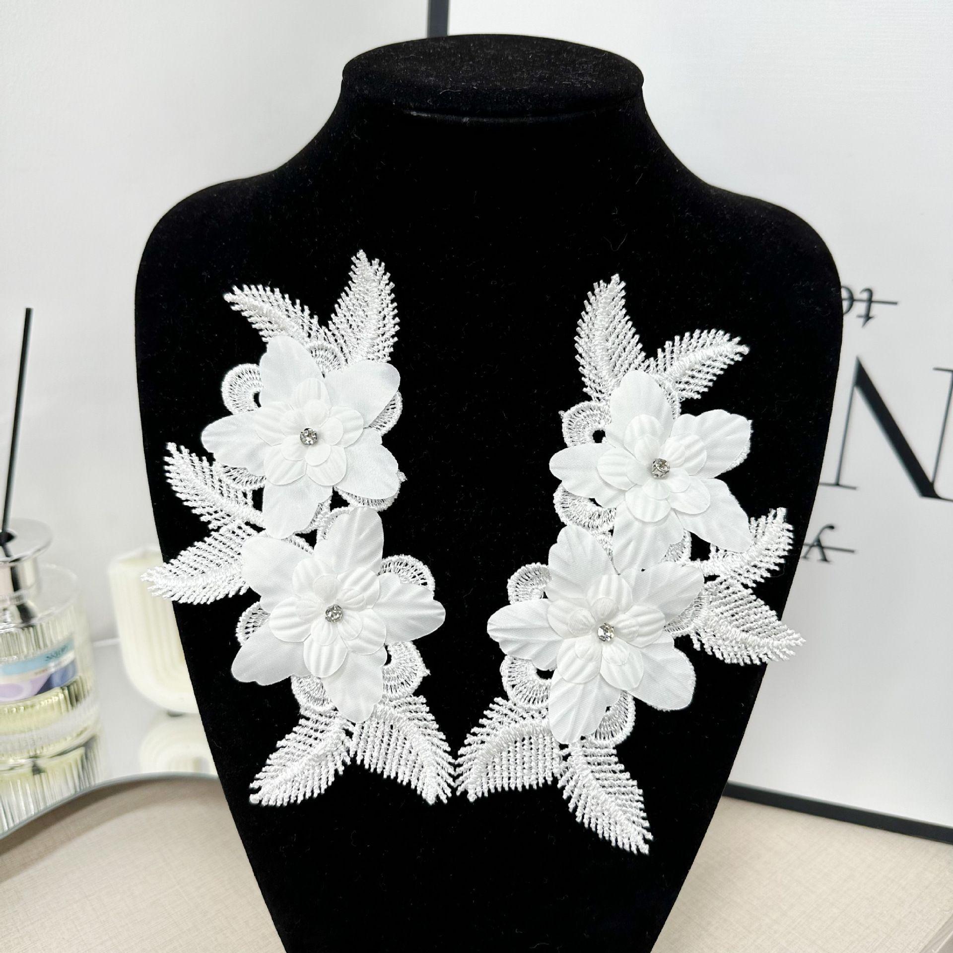 

White Water-Soluble Flower Three-Dimensional Beads Flower Clothing Diy Work In Progress Jewelry Decoration Accessories D19 white pair