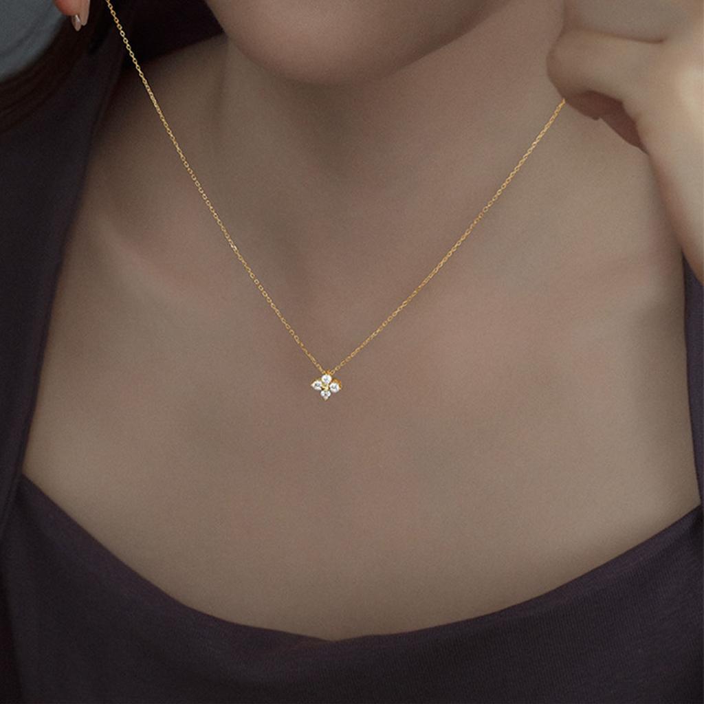 Copper Lucky Four-leaf Clover Small Necklace for Women Clavicle Chain Luxury Minimalist Design Sensation