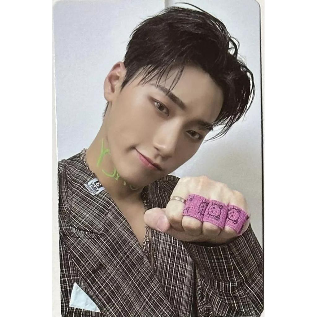 ATEEZ THE WORLD EP.2:OUTLAW A / DENÍK / JEDNOTKA DENÍKU / Z ver. OFICIÁLNÍ FOTOKARTA